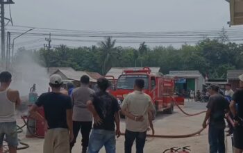 Nahas! Mobil Carry Ludes Terbakar di SPBU Simpang Empat, Diduga Ada Kelalaian